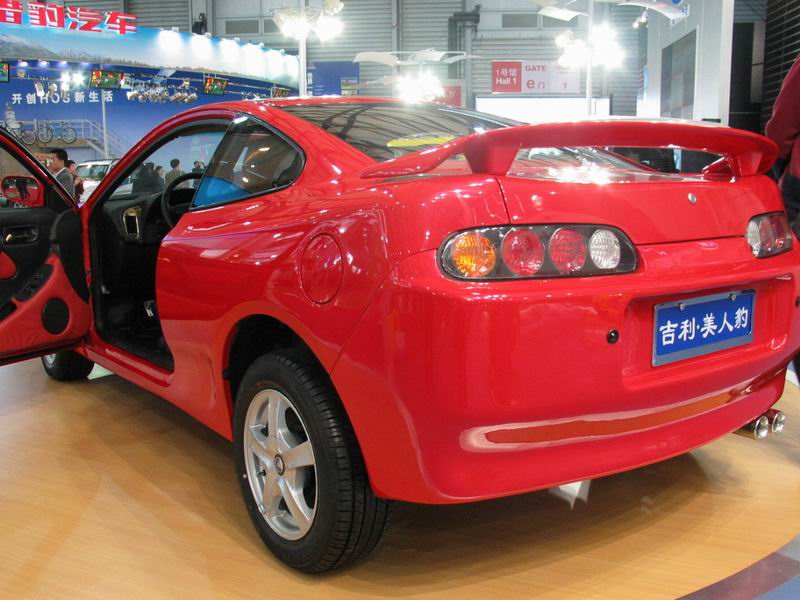 吉利美人豹新款上市，小巷中的隱藏特色小店亮相