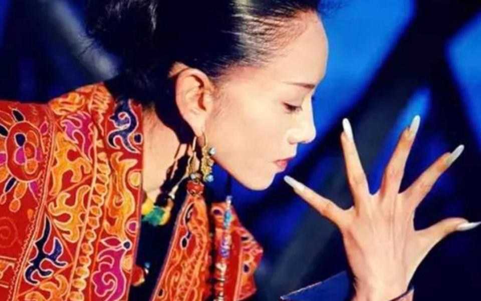 楊麗萍最新近照曝光，如何獲取并評價(jià)舞蹈巨星的最新照片？