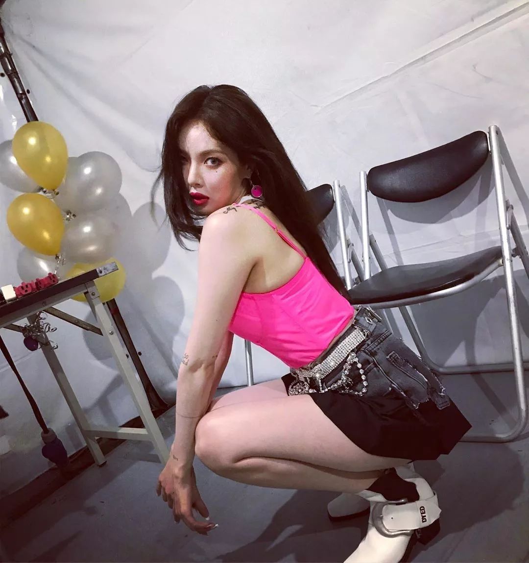 泫雅擁抱自然，尋找內(nèi)心寧靜之旅的最新動態(tài)