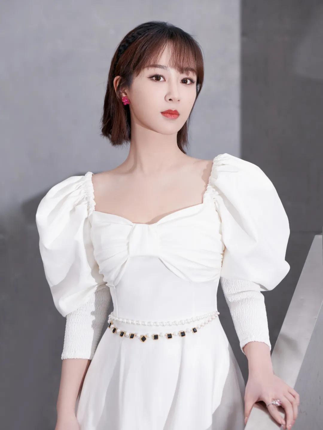 楊紫短發(fā)新潮流，時(shí)尚造型指南與打造技巧